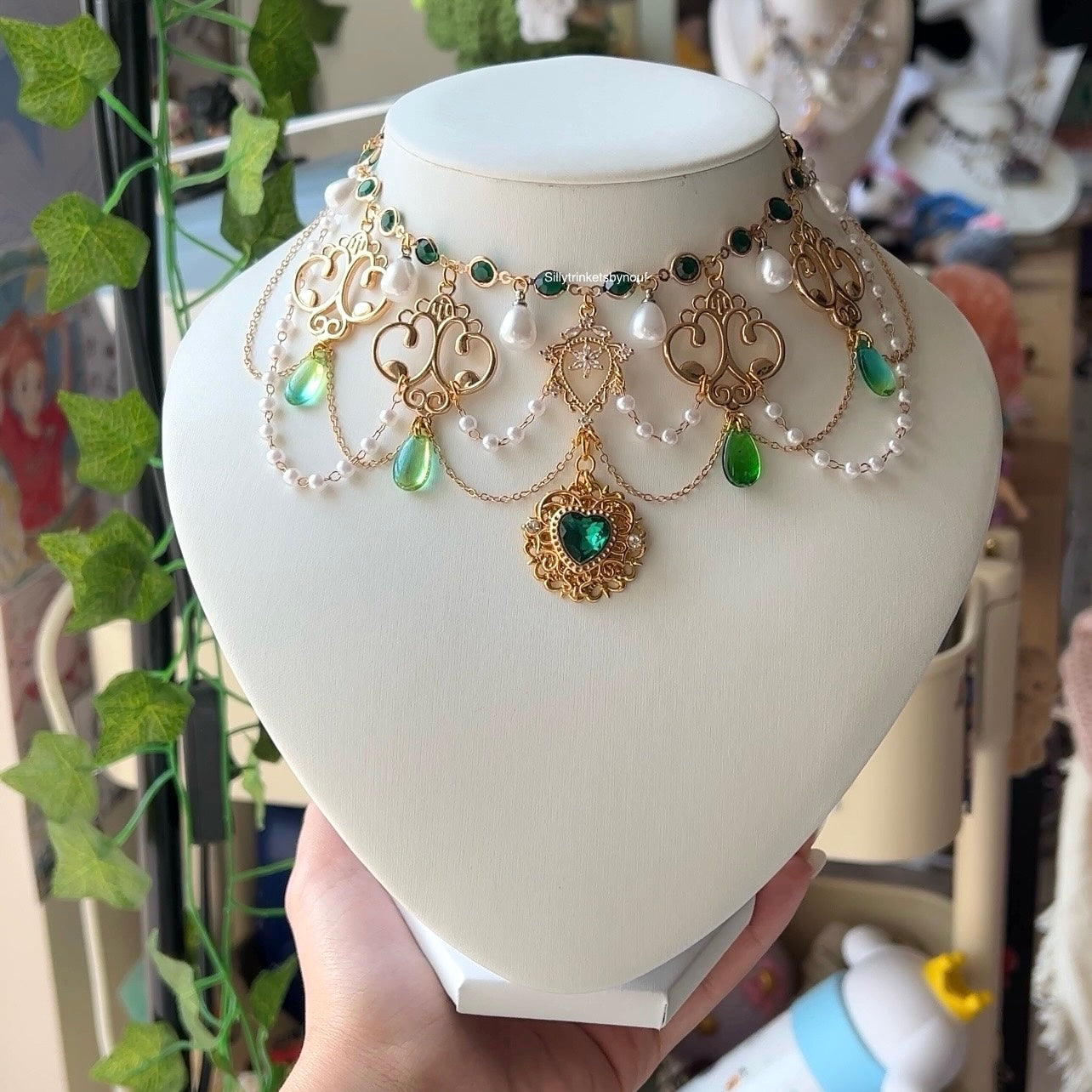 gold plated royal emerald green necklace