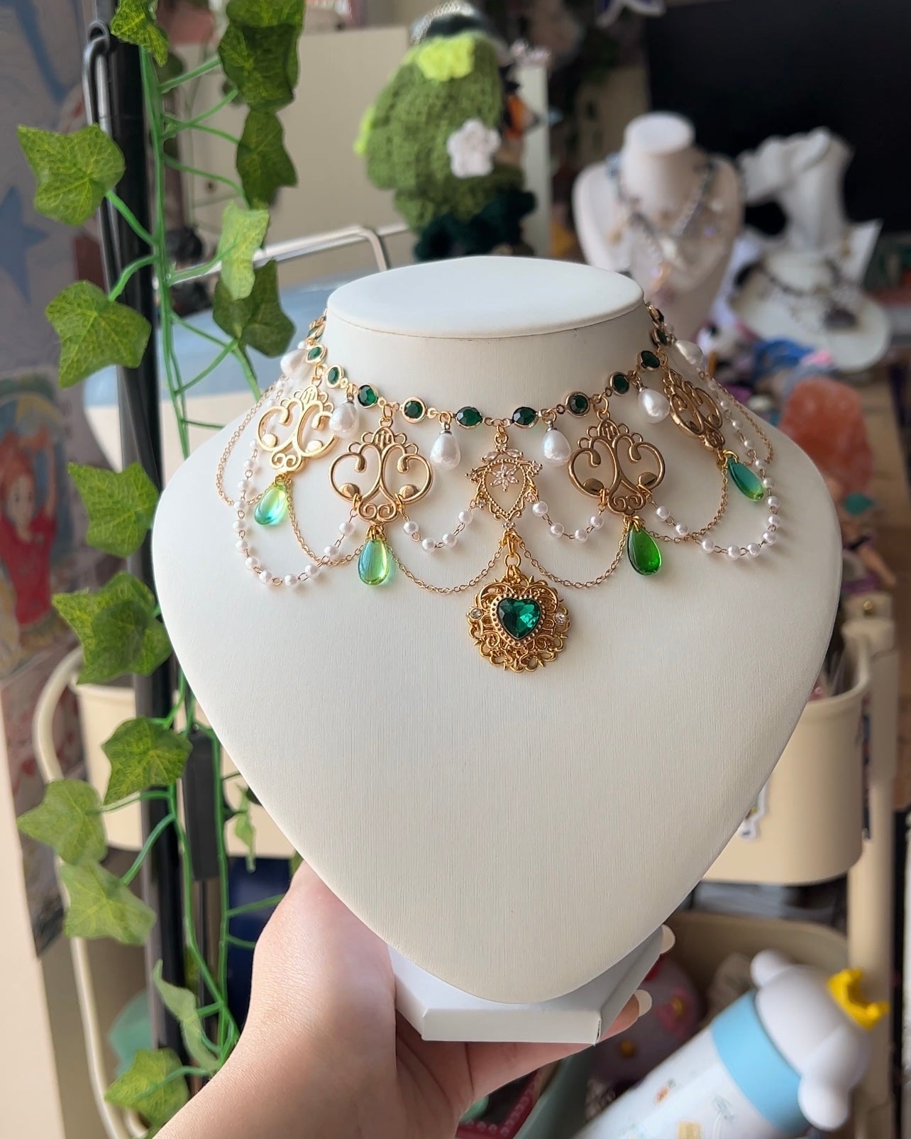 gold plated royal emerald green necklace